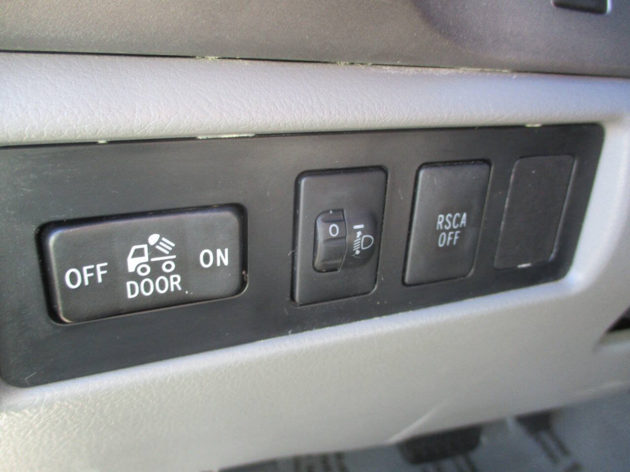 Used 2011 Toyota Tundra 4x4 Double Cab w/ Tow Pkg image 23