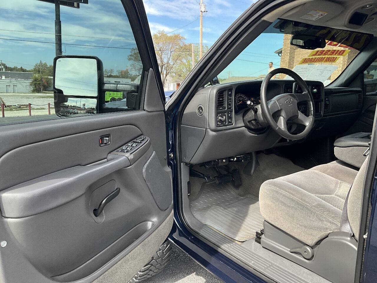 Used 2005 Chevrolet Silverado 2500 LS w/ Heavy-Duty Power Package AWD/4WD image 21