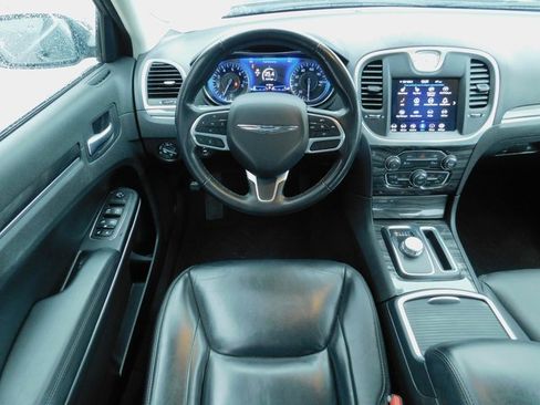 Used 2021 Chrysler 300 Touring L image 3