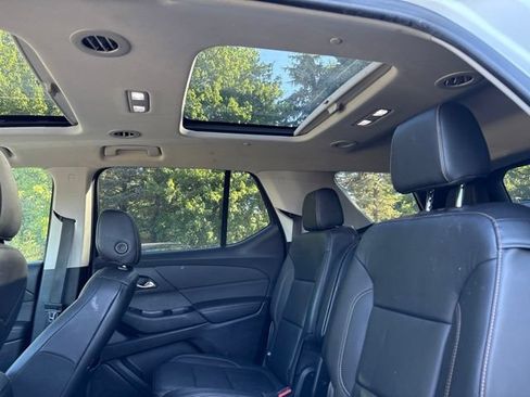 Used 2019 Chevrolet Traverse LT w/ LT Premium Package FWD image 6