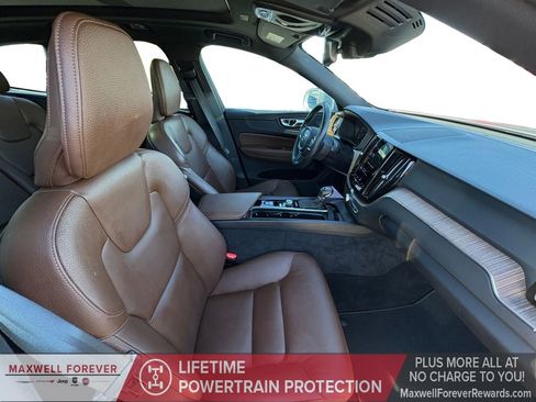 Used 2021 Volvo XC60 T5 Momentum w/ Premium Package image 24