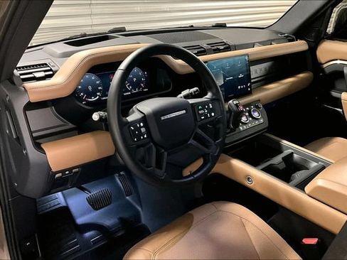 Certified 2025 Land Rover Defender 130 X-Dynamic SE AWD/4WD image 24