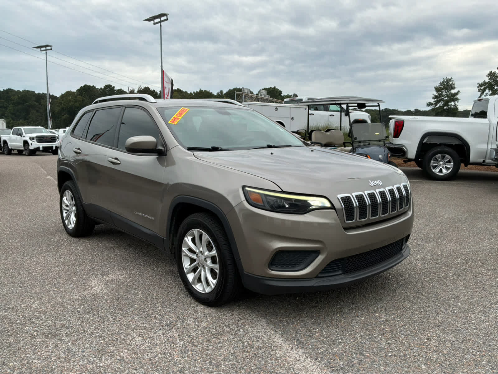 Used 2020 Jeep Cherokee Latitude FWD image 3