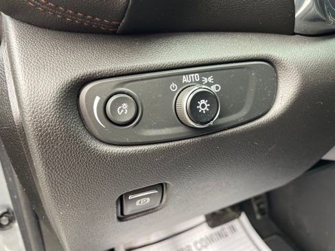 Used 2023 Chevrolet Blazer Premier image 18