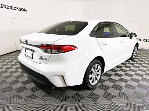 Used 2023 Toyota Corolla LE image 3