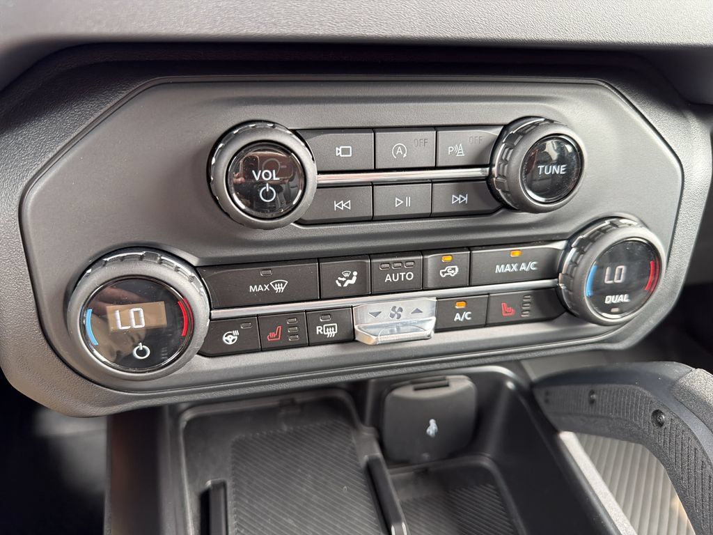 Used 2025 Ford Bronco Badlands AWD/4WD image 27