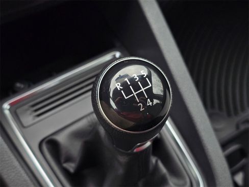 Used 2017 Volkswagen Jetta S image 33