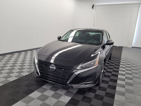 Used 2025 Nissan Altima 2.5 SV AWD/4WD image 15