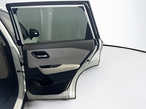 Used 2023 Nissan Rogue SV image 30