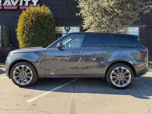 Used 2024 Land Rover Range Rover Sport SE image 9