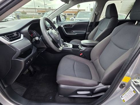 Used 2022 Toyota RAV4 LE FWD image 12