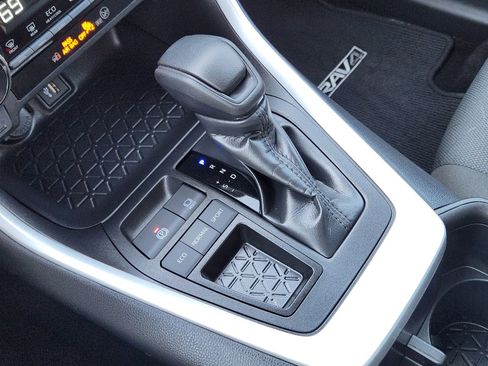 Used 2024 Toyota RAV4 XLE image 21