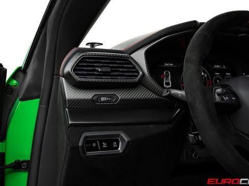 Used 2024 Lamborghini Urus Performante AWD/4WD image 36