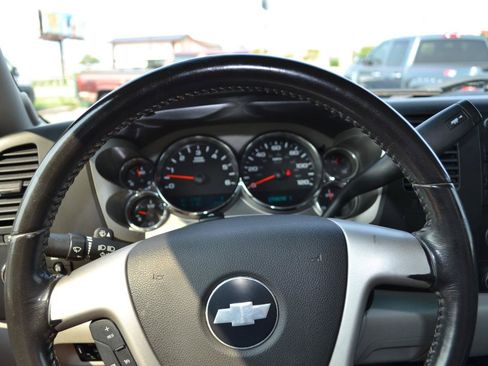 Used 2011 Chevrolet Silverado 2500 LT w/ Convenience Package AWD/4WD image 13
