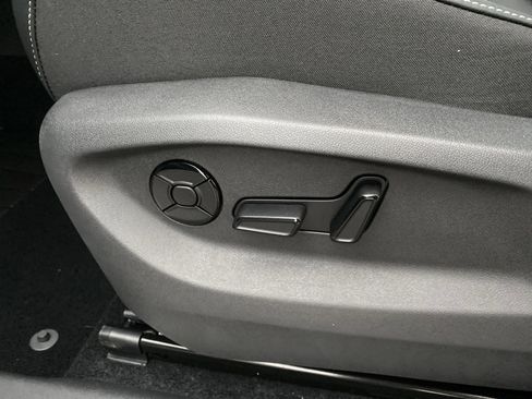 New 2025 Volkswagen Tiguan SE R-Line image 11