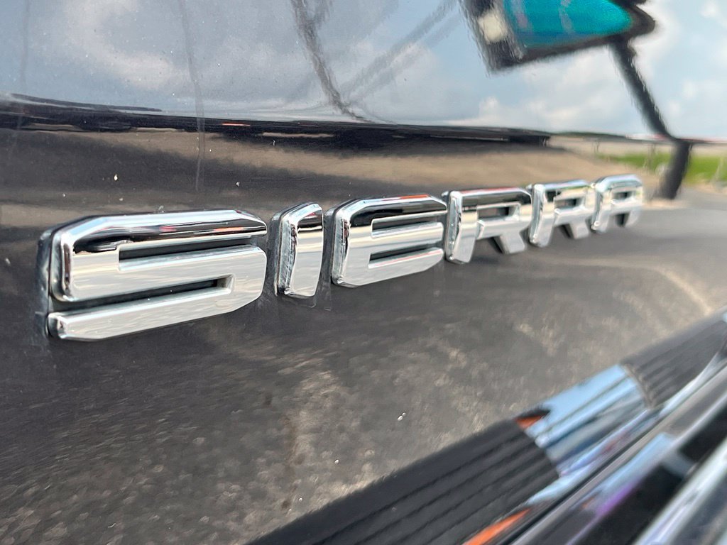 Used 2023 GMC Sierra 1500 SLT w/ SLT Premium Plus Package AWD/4WD image 9