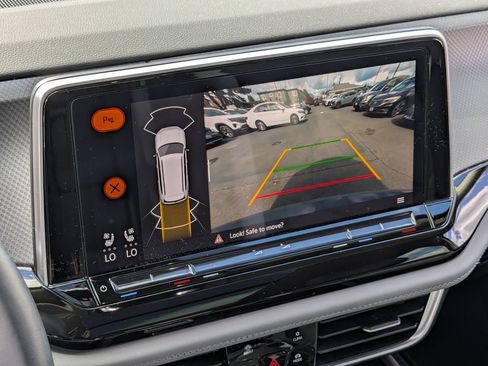 Used 2025 Volkswagen Atlas Peak Edition SE image 18