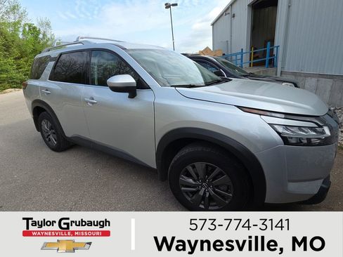 Used 2022 Nissan Pathfinder SV image 1