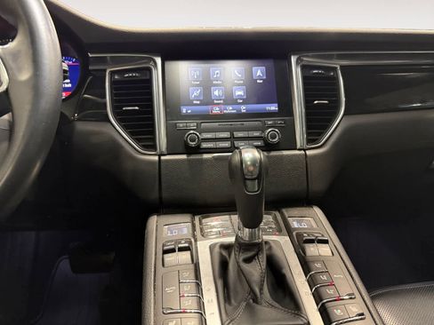 Used 2018 Porsche Macan S image 12