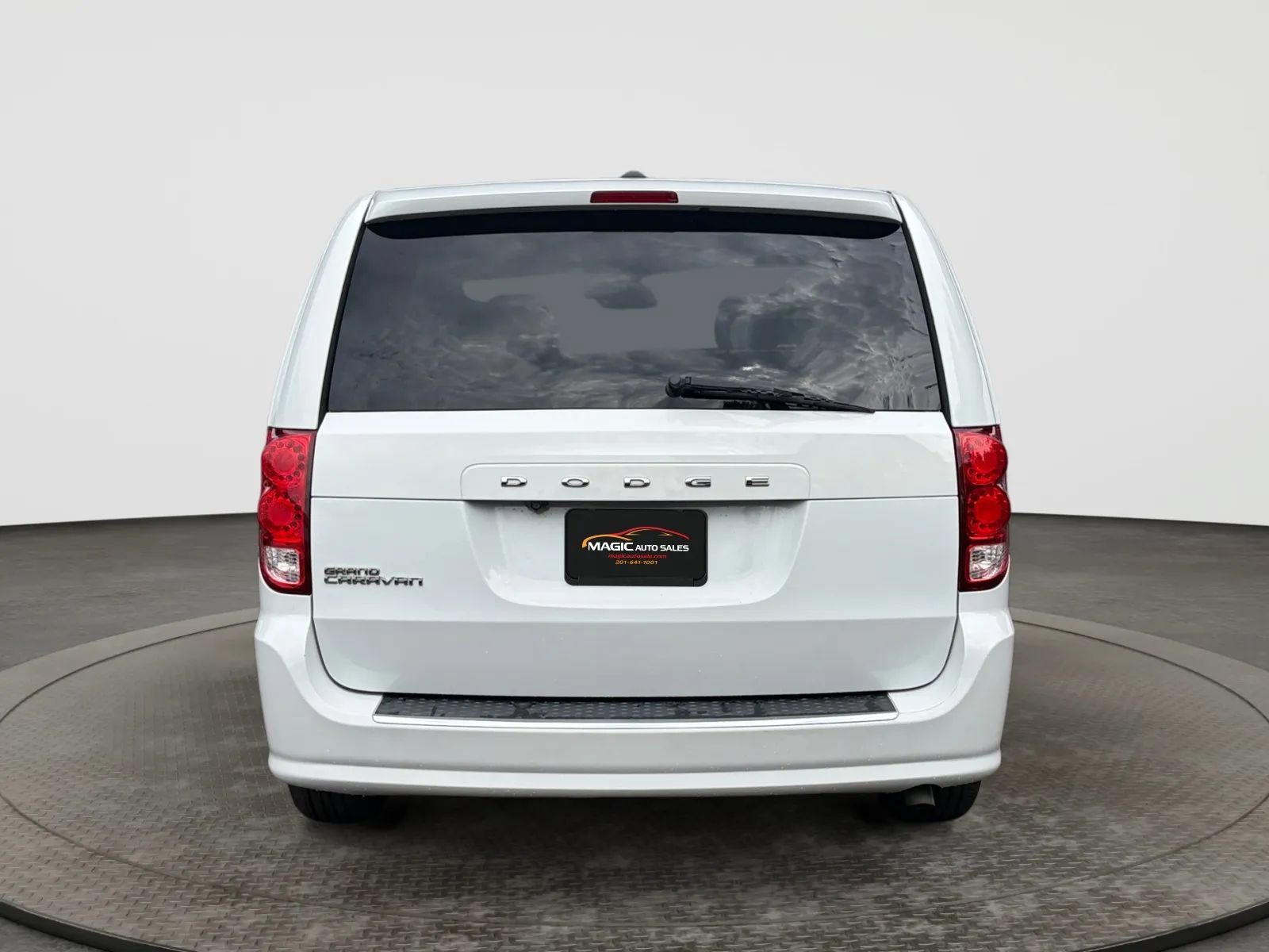 Used 2018 Dodge Grand Caravan SE w/ UConnect Hands-Free Group FWD image 9