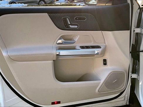 Used 2026 Mercedes-Benz GLB 250 4MATIC image 18