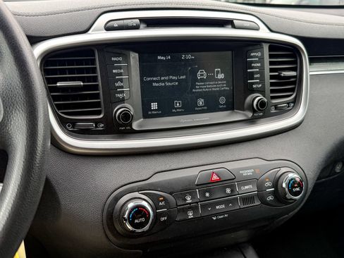 Used 2018 Kia Sorento AWD image 18