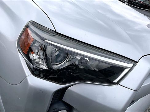 Used 2016 Toyota 4Runner SR5 Premium image 25