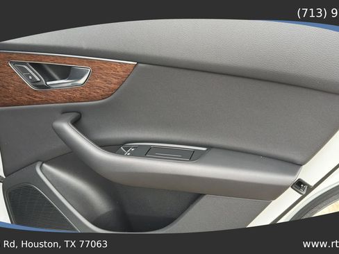 Used 2020 Audi Q8 Prestige w/ Prestige Package image 38