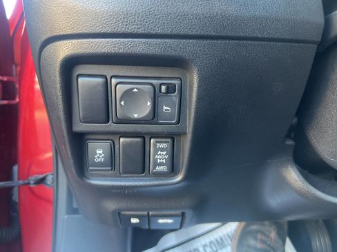 Used 2012 Nissan Juke SV image 24