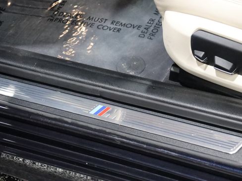 Used 2015 BMW 550i xDrive M Sport Executive Package 4dr image 38