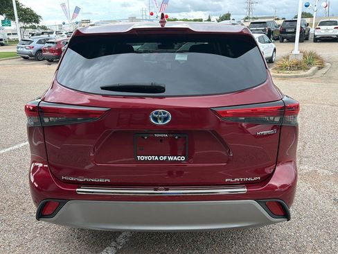 Used 2020 Toyota Highlander Platinum AWD/4WD image 4