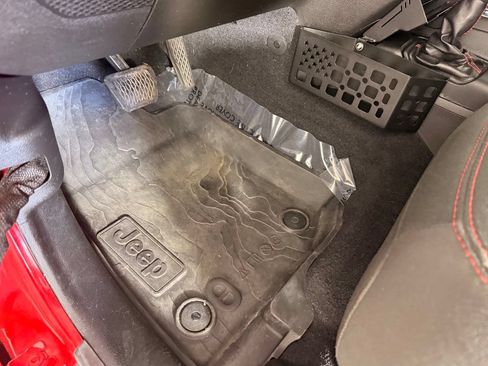 Used 2018 Jeep Wrangler Unlimited Rubicon AWD/4WD image 45