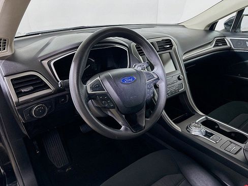 Used 2020 Ford Fusion SE image 9