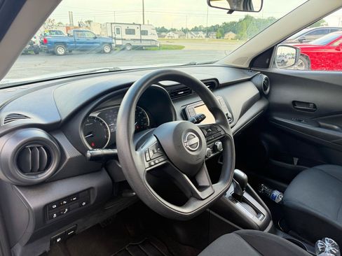 Used 2023 Nissan Kicks S FWD image 11
