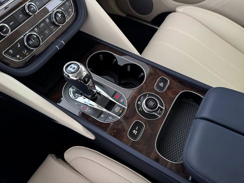 New 2025 Bentley Bentayga image 23