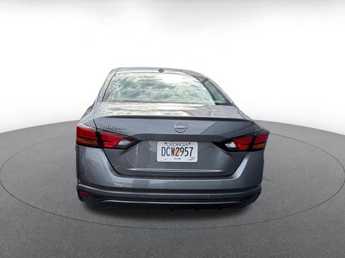 Used 2025 Nissan Altima 2.5 SV FWD image 12
