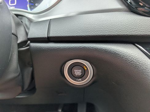 Used 2025 Chrysler Pacifica Select FWD image 27