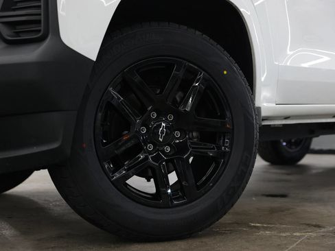 Used 2024 Chevrolet Colorado W/T RWD image 5