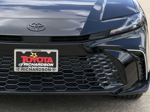 Used 2026 Toyota Camry XLE w/ Convenience Package image 10