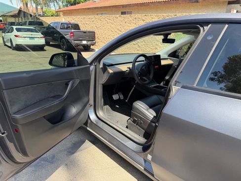 Used 2022 Tesla Model Y Performance AWD/4WD image 17