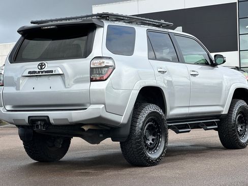 Used 2021 Toyota 4Runner SR5 Premium image 4