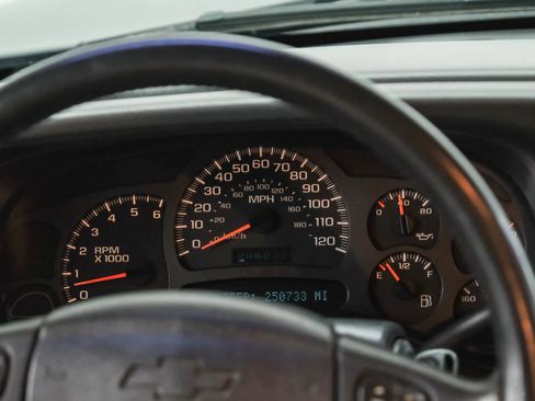 Used 2003 Chevrolet Suburban LT w/ LT Preferred Equipment Group RWD image 17