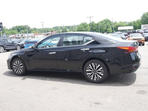 Used 2024 Nissan Altima 2.5 SV FWD image 7