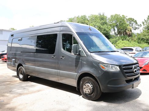 Used 2022 Mercedes-Benz Sprinter 4500 w/ Parking Package image 45