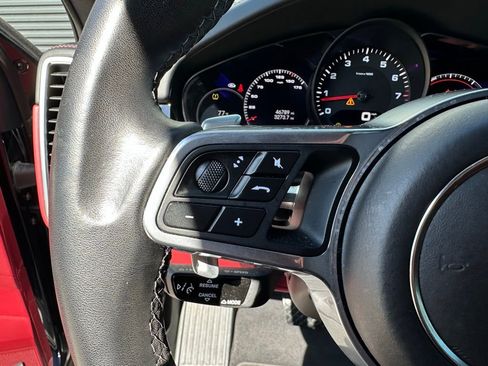 Used 2023 Porsche Cayenne Platinum Edition image 16