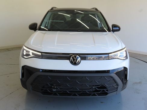 New 2026 Volkswagen Taos SE FWD image 10