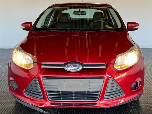 Used 2014 Ford Focus SE w/ SE Winter Package FWD image 2