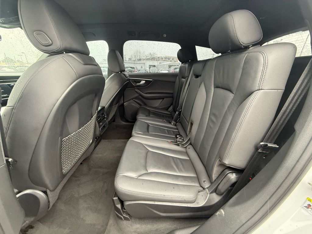 Used 2021 Audi Q7 3.0T Premium w/ Convenience Package AWD/4WD image 7