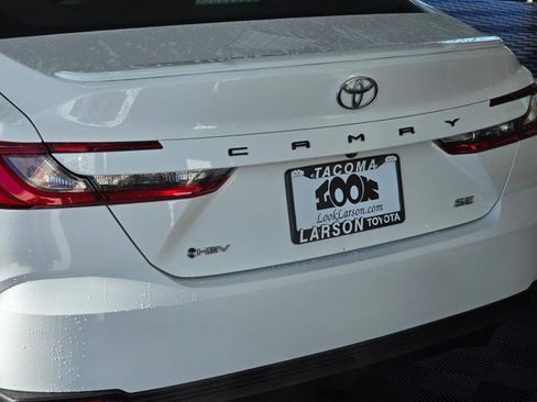 Used 2025 Toyota Camry SE image 12