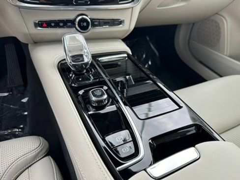 Certified 2024 Volvo S90 T8 Ultimate image 12